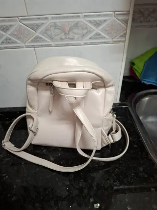 Mochila Misako blanca con tachuelas