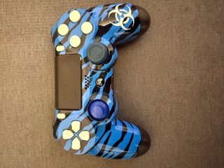 PS4 (PlayStation 4) Negra + 4 Mandos