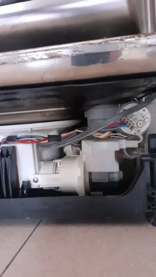 DEPÓSITO MÁS BOMBA DE DESAGÜE LAVAVAJILLAS FAGOR