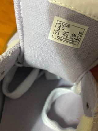 Zapatillas Vans Morado y Blanco