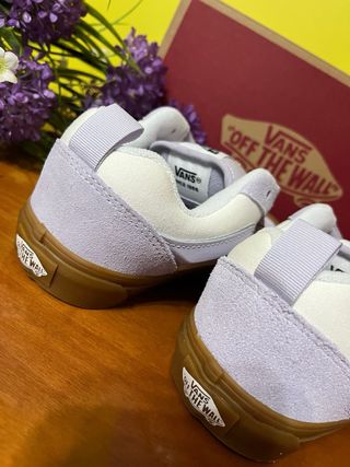 Zapatillas Vans Morado y Blanco