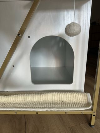 Mueble rascador y entretenimiento para gatos