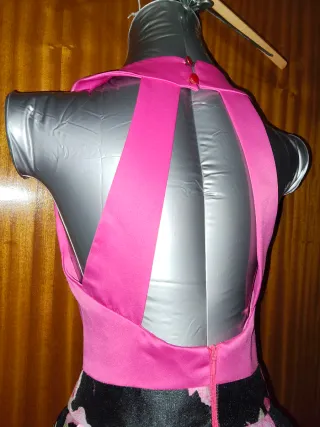 Vestido evento rosa y negro floral