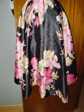 Vestido evento rosa y negro floral