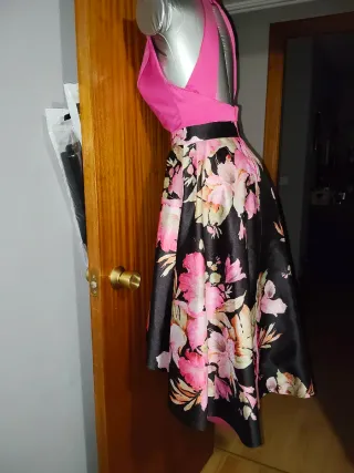 Vestido evento rosa y negro floral