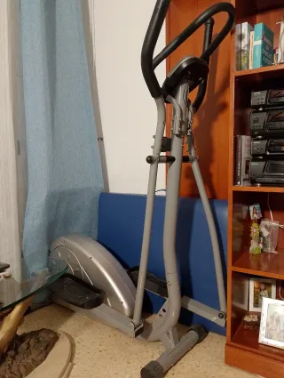 Bici elíptica con pantalla digital