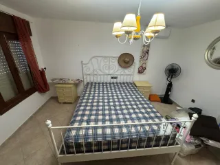 Cama completa con mesitas de noche