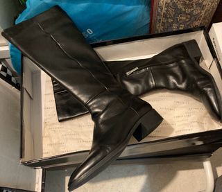 Botas altas de piel negras