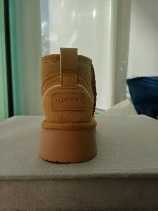 Stivaletti tipo UGG beige/marrone