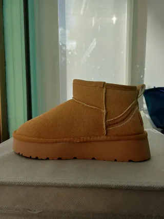 Stivaletti tipo UGG beige/marrone