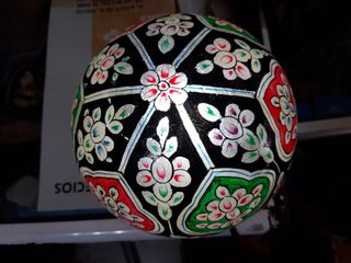 Lámpara artesanal hecha con piel de camello