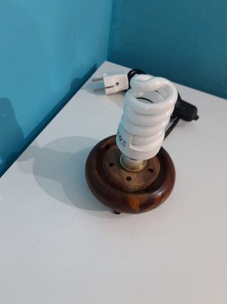 Lámpara artesanal hecha con piel de camello