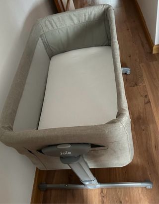 Cuna colecho Joie Roomie Glide gris