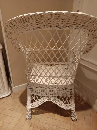 Sillón de mimbre blanco