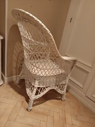 Sillón de mimbre blanco