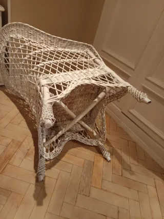 Sillón de mimbre blanco