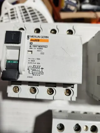 Interruptor Diferencial Merlin Gerin 40A 4 Polos