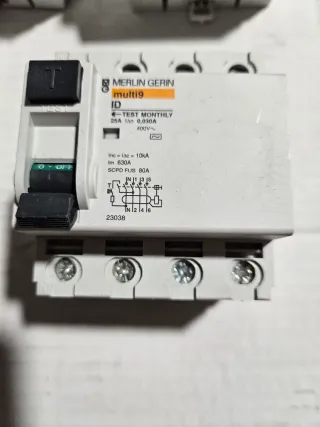 Interruptor Diferencial Merlin Gerin 40A 4 Polos