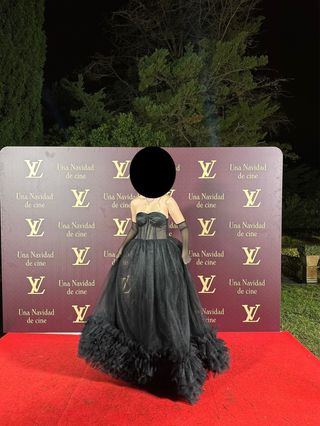 Vestido de gala negro con gasa