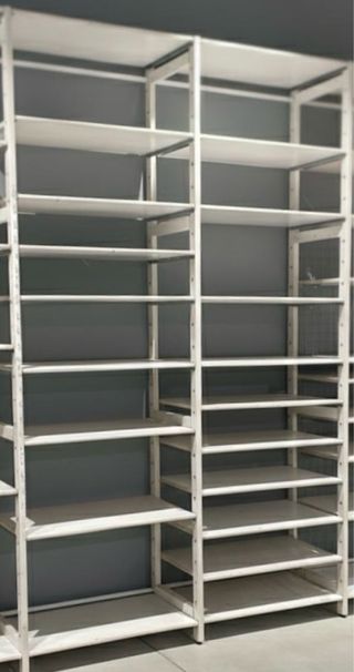 Scaffale in legno di grandi dimensioni