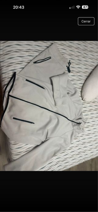 Chándal gris con cremallera