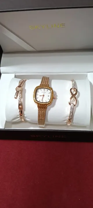 Set de Reloj y Pulseras Skyline Dorado