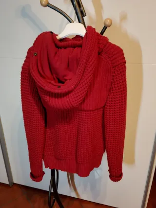 Maglione lana BMORE rosso con cappuccio