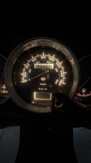 Moto 125cc Blanca con Baúl