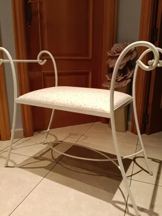 Banqueta blanca dormitorio