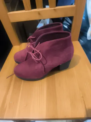 Botas granates con cordones