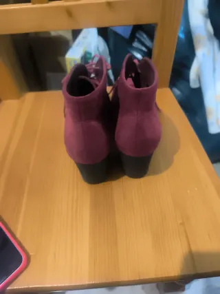 Botas granates con cordones