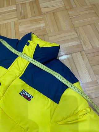 Chaqueta Tommy Jeans Plumas Amarilla y Azul