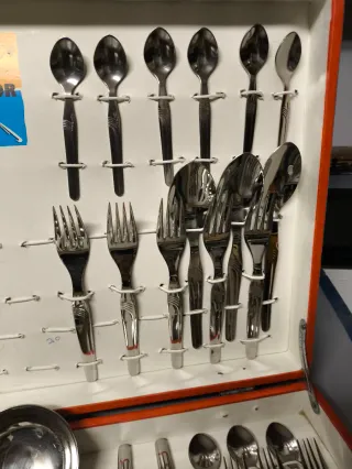 Cubertería para 8 personas