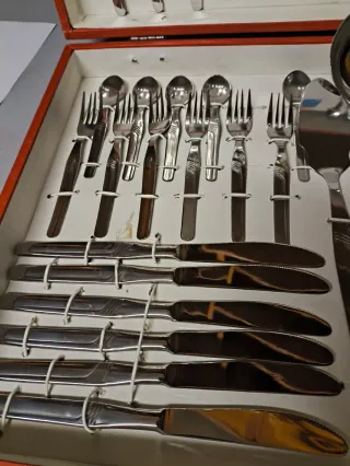 Cubertería para 8 personas