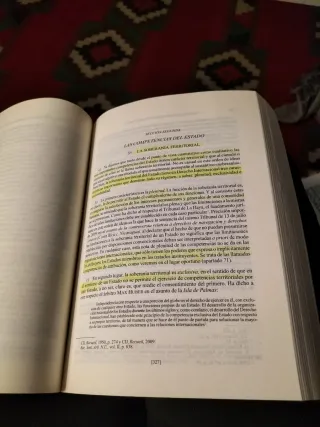 Lote 3 libros de Derecho Internacional