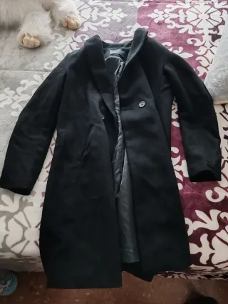 Abrigo de paño negro tres cuartos