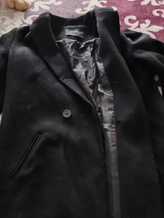 Abrigo de paño negro tres cuartos