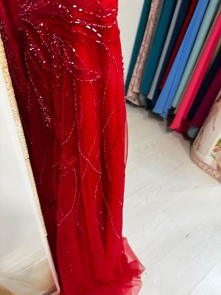 Vestido fiesta rojo con pedrería