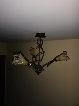 3 Lámparas de forja con tulipas de cristal