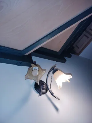 3 Lámparas de forja con tulipas de cristal