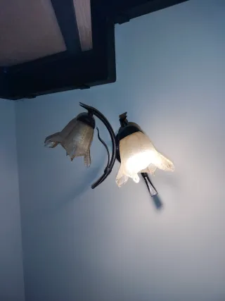 3 Lámparas de forja con tulipas de cristal