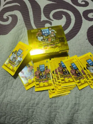 Sobre Panini FIFA 365 Adrenalyn XL 2026