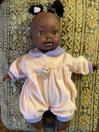 Muñeca bebé con pijama de gatito