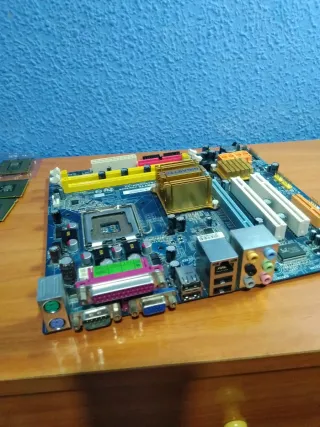 Placa Base Gigabyte GA-945GCMX-S2