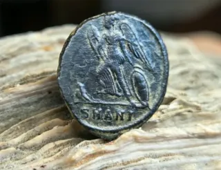 Moneda Romana Follis Constantino Antioquia