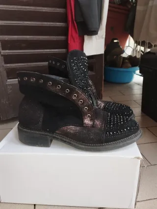 Stivaletti donna n.39 neri e oro