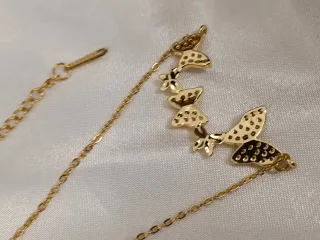 Collar de acero con mariposas bañado oro 18K