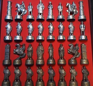 Figuras de ajedrez metalicas