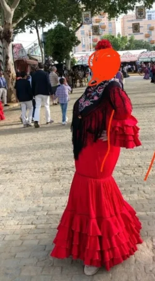 Traje de flamenca rojo volantes