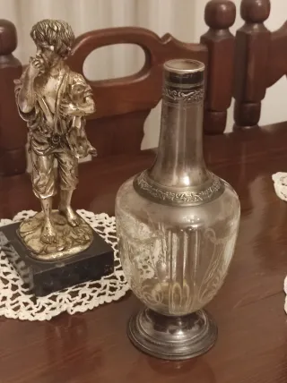 Botella licorera antigua plata